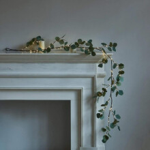 Guirlande de 2 branches d'eucalyptus de 1,80 m avec 96 LED blanc chaud et minuterie – Guirlande artificielle LED pour cheminée, table, décoration