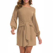 Rochie de cocktail clasică cu mânecă lungă, ușoară, cu nervuri, tricotată, cu talie legată, în linie A, tiv, mulată, cu guler rotund,