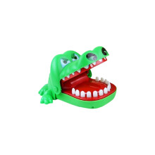 Hračky, hryzenie krokodíla v prstoch, extrakcia zubov dinosaura, detské hry, záludná dekompresia, žralok