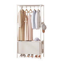 Armoire simple sur pied, idéale pour la location, le rangement ménager et le transport de personnes. Structure pliable en tubes d'acier épais