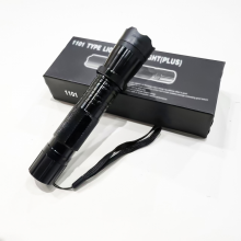 Lampe torche LED rechargeable multimode pour des besoins d'éclairage polyvalents et une préparation aux situations d'urgence