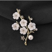 Artistic Brooch for Women, Crystal Brooch Luxurious and Stylish Brooch Pin, White Enamel Flower with Five-Petal Cherry Blossom Design, Fashionable