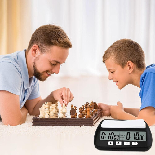 Skakur Timer Go Dommer til Skakkonkurrence Kan Slukke 2