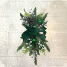Cedar Pine Christmas Wreath 45 cm with Berries