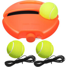 Attrezzo per allenamento di rimbalzo tennistico con base arancione e 3 palline da tennis con cordino, ideale per principianti e adulti.