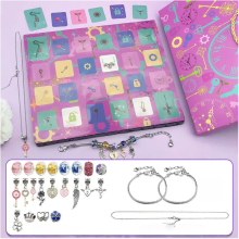 Kit de bricolage de Noël pour enfants 2025 : Collection de bracelets perlés à faire soi-même (boîte surprise)