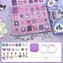 Kit de création de bijoux de Noël pour enfants 2025 | Coffret cadeau surprise de bracelets perlés à faire soi-même