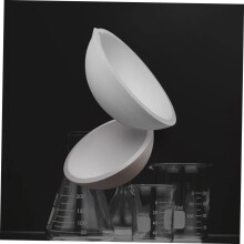 Capsula di evaporazione in ceramica di forma rotonda per uso di laboratorio, ideale per esperimenti chimici e preparazione di campioni.