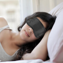 30 stuks wegwerp zwarte oogmaskers/slaapbeschermers, draagbaar, gemaakt van polyester, individueel verpakt.