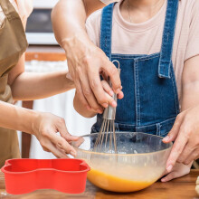 Moule à gâteau en silicone en forme d'os, réutilisable et facile à démouler, idéal pour la pâtisserie maison.