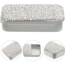 Met diamanten bezette flosdraaddoos, tandenstokerhouder met strasssteentjes, draagbare etui met schuifdeksel.