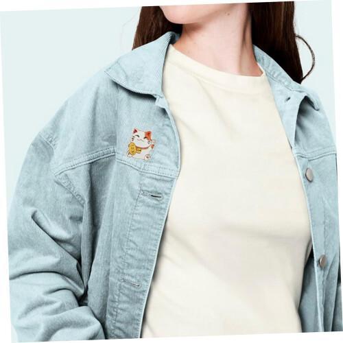 Broche chat porte-bonheur style japonais, accessoire de mode chat.