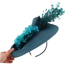 Chapeau bibi extravagant style vintage pour femme, idéal pour cocktail, mariage ou mariée.