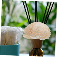 Flacon d'aromathérapie parfumé avec corde flexible et fleur artificielle