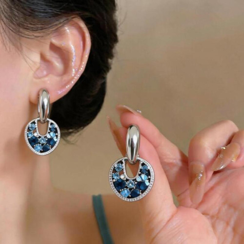 Luxury Hollow Oval Drop Earrings with Gradient Blue Rhinestones 2