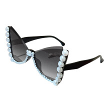 Trendige Cat-Eye-Sonnenbrille mit Perlenakzenten für den-4