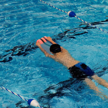 Tabla de natación flotante con flotador, boya de tracción, ayuda para el entrenamiento de natación, tabla flotante con patas reforzadas.