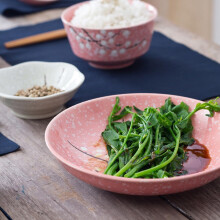 Ensemble de couverts en céramique rose, style japonais, au design délicat, pour la maison et le restaurant.