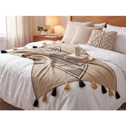 Beliani Blanket THUMKI Fabric 130 x 170 cm Beige 1