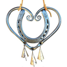 Móbiles de vento em metal com coração e ferradura, decoração romântica para exterior, presente para jardim e casa, pendu