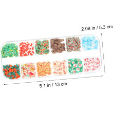 Kerstversieringen van polymeerklei voor nagels, kerstmanicure en andere versieringen voor een winters feest.