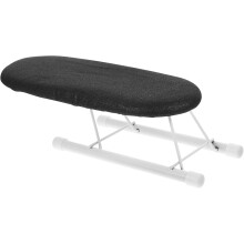 Opvouwbare mini-strijkplank voor thuis en op de studentenkamer. Draagbaar, compact zwart strijkrek met opvouwbare poten.