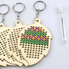 Kreuzstich-Dekorationsset 10 x 6,5 cm, DIY-Set aus sicherem Holz, zum Basteln mit Familie und Freunden, Farbe zufällig