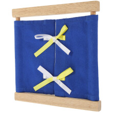 1Sensorisch Kleuter Leerbord Van Hout Met Knopen En Veters