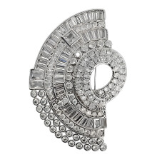 Glamoureuze broche met kristallen bezaaid waaierontwerp,
