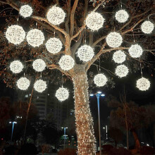 Saldi natalizi: Luci solari sospese per albero e sfera, decorazioni da giardino impermeabili per esterni, abbellimento del cortile