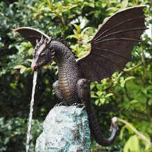 Fontaine ornée d'une statue de dragon de jardin pour la décoration intérieure