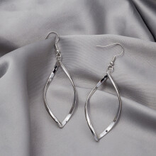 Twisted Diamond-Shaped Drop Earrings, Unique And Exaggerated Earrings, Sparkling Alloy Earrings (Silver). Surprise Gift