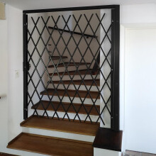 Single Xpanda Security Gate 2000mm 79 High Flexible Expanding Saftidor