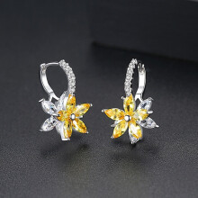 Cute And Romantic Transparent Zirconia Flower-Shaped Simple Cubic Zirconia Stud Earrings (Yellow) Surprise Gift