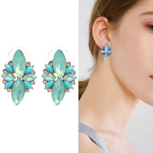Pendientes de botón de cristal de cinco pétalos, rosas y con incrustaciones de diamantes, joyería sencilla (verde claro). Regalo sorpresa.