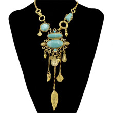 Collar con diseño calado exagerado incrustado con gemas de aleación de turquesa (oro) Regalo sorpresa