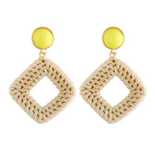 E2002-3 Pendientes cuadrados amarillos de bambú y ratán tejidos a mano, pendientes de estilo bohemio, regalo sorpresa
