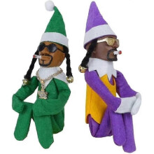Superior Snoop auf einer Treppe, Weihnachtselfenpuppe, schwarze Elfenpuppe, 300 cm, handgefertigte Hip-Hop-Puppe,