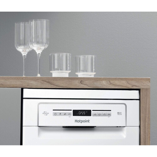 Hotpoint Hotpoint 10 Place Settings Freestanding Dishwasher  White