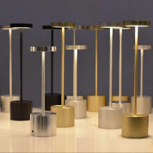 Lampada da tavolo a LED senza fili, ricaricabile, in alluminio, con dimmer touch.