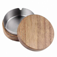 Cenicero con tapa resistente al viento, revestimiento de acero inoxidable y diseño de madera para uso interior y exterior.