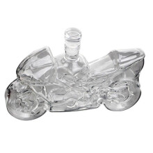 Een karaf in de vorm van een motorfiets voor rum, tequila of whisky – een originele fles voor thuis dineren.