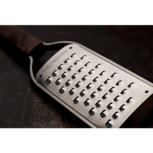 Microplane Microplane Master Series Wood Handle Stainless Steel Frame Extra Coarse Blade Cheese Grater 1