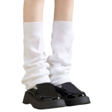 Trendige Damen-Socken mit gerippten Bündchen über den-Weiß