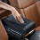 Cuscino per bracciolo auto universale in cotone memory con tasca, supporto per gomito e comfort aggiuntivo 4