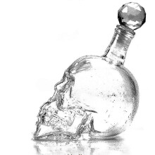 Skull Shaped Glass Decanter, 1000ml Hand Blown Borosilicate Glass, for Vodka and Whiskey