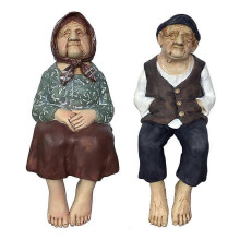 Statua in resina raffigurante una coppia di anziani seduti, 15x7,5x7 cm. Decorazione artigianale romantica per scrivania, auto e casa.
