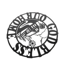 Rond ijzeren wandornament met uitgesneden huismotief voor wanddecoratie in huis.