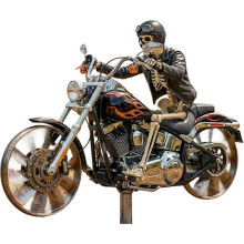 Windspiel für den Außenbereich, Skelett-Biker-Schädel-Motorrad-Windmühlen-Pfahldekoration für Terrasse und Garten