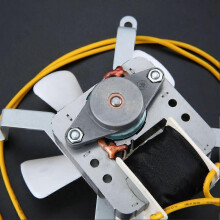 Gruppo motore ventola a induzione compatibile con barbecue a pellet Traeger e Pit Boss.